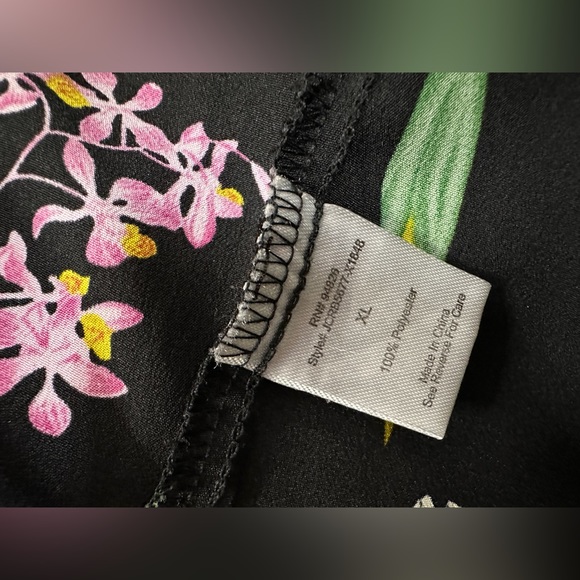 Janet Chung Black Floral Wrap 2 way Blouse - Picture 9 of 9